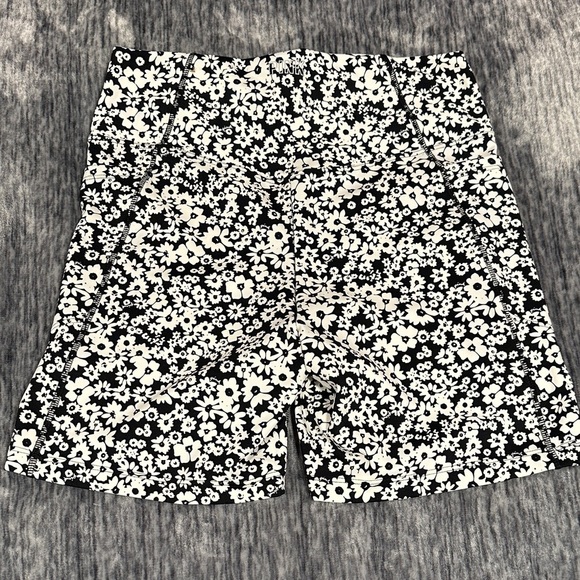 PINK Victoria's Secret Black Short Sleeve Tee with White Floral Design - Picture 6 of 12